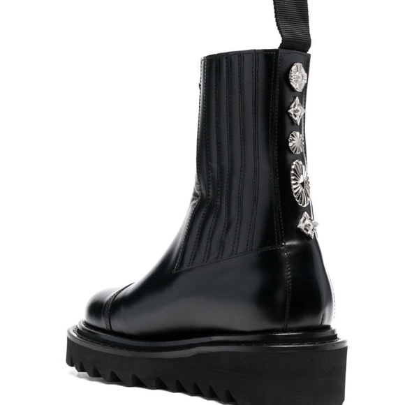 Toga Pulla Boots - Picture 1 of 5